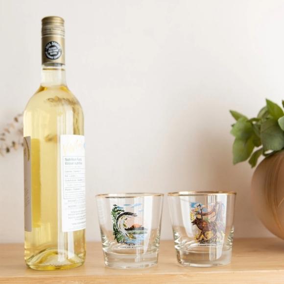 Vintage Cocktail Glasses with Canadian Wildlife imagery - Picture 3 of 7